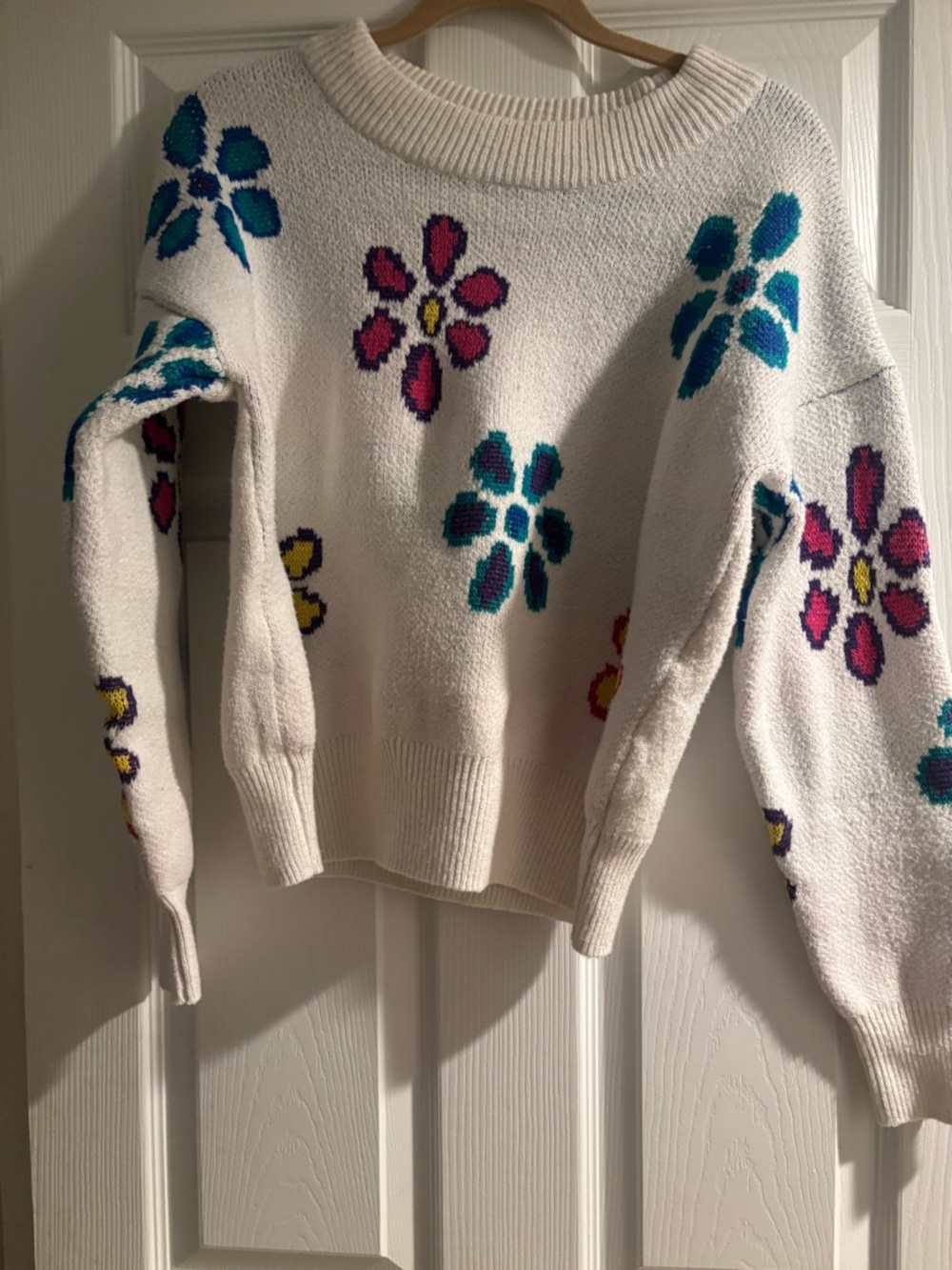 Wild Fable White Floral Crewneck Sweater with Teal & Pink Flowers Large